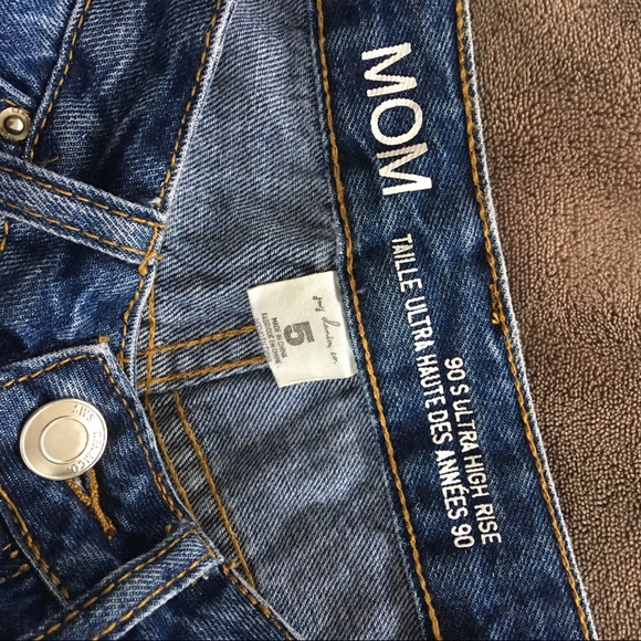 Ultra-high rise mom jeans - Picture 3 of 4